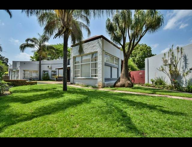 5 BEDROOM HOUSE FOR SALE IN SINOVILLE